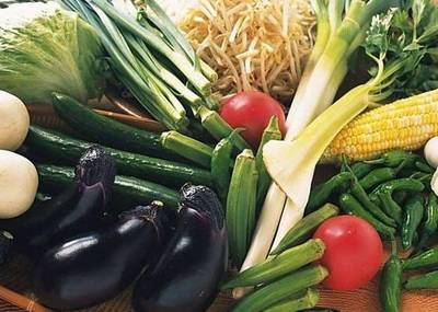 老太將硬幣扔進飛機發(fā)動機致航班延誤，食品安全也需警惕